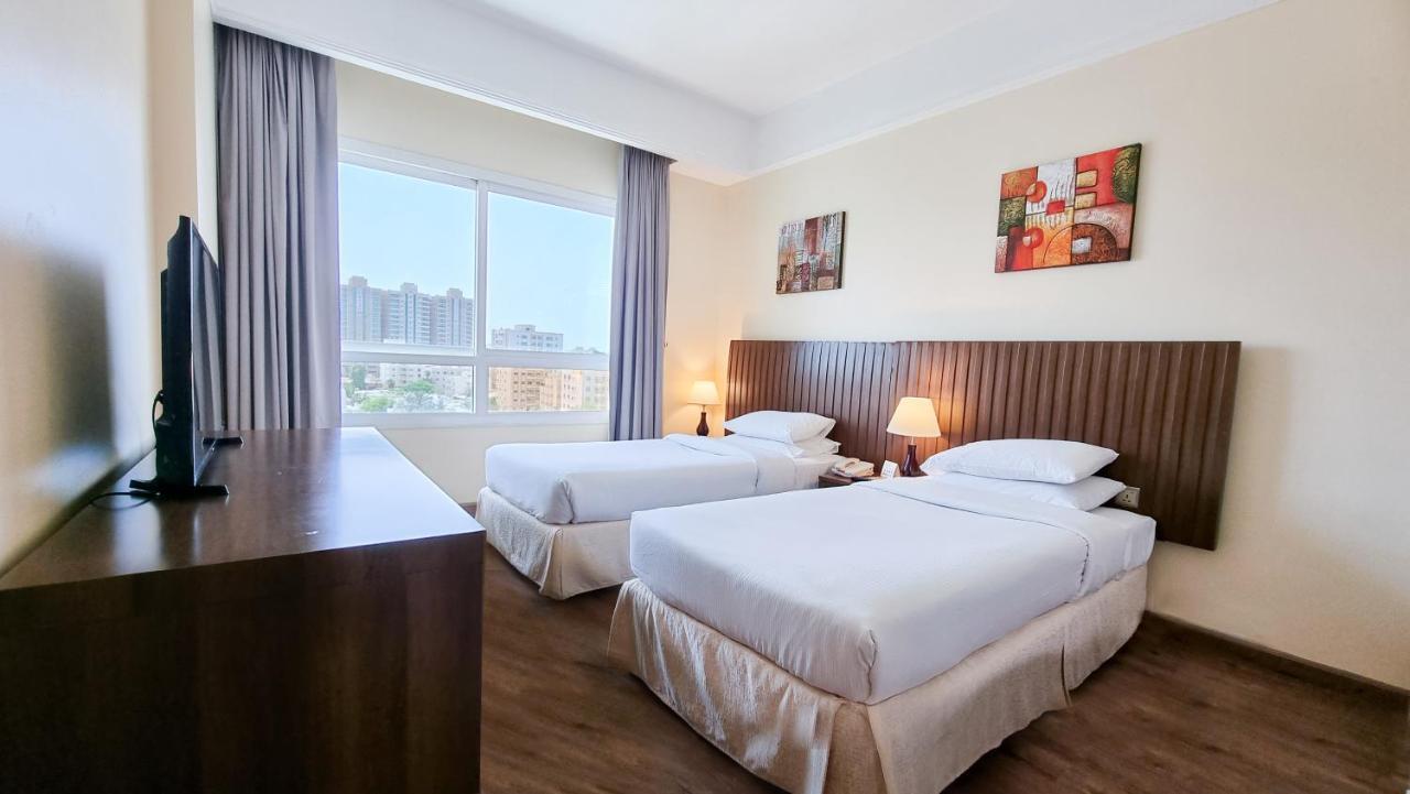รามาดา บาย วินด์แฮม บีช โฮเต็ล อาจิมาน Hotel อัจมาน ภายนอก รูปภาพ