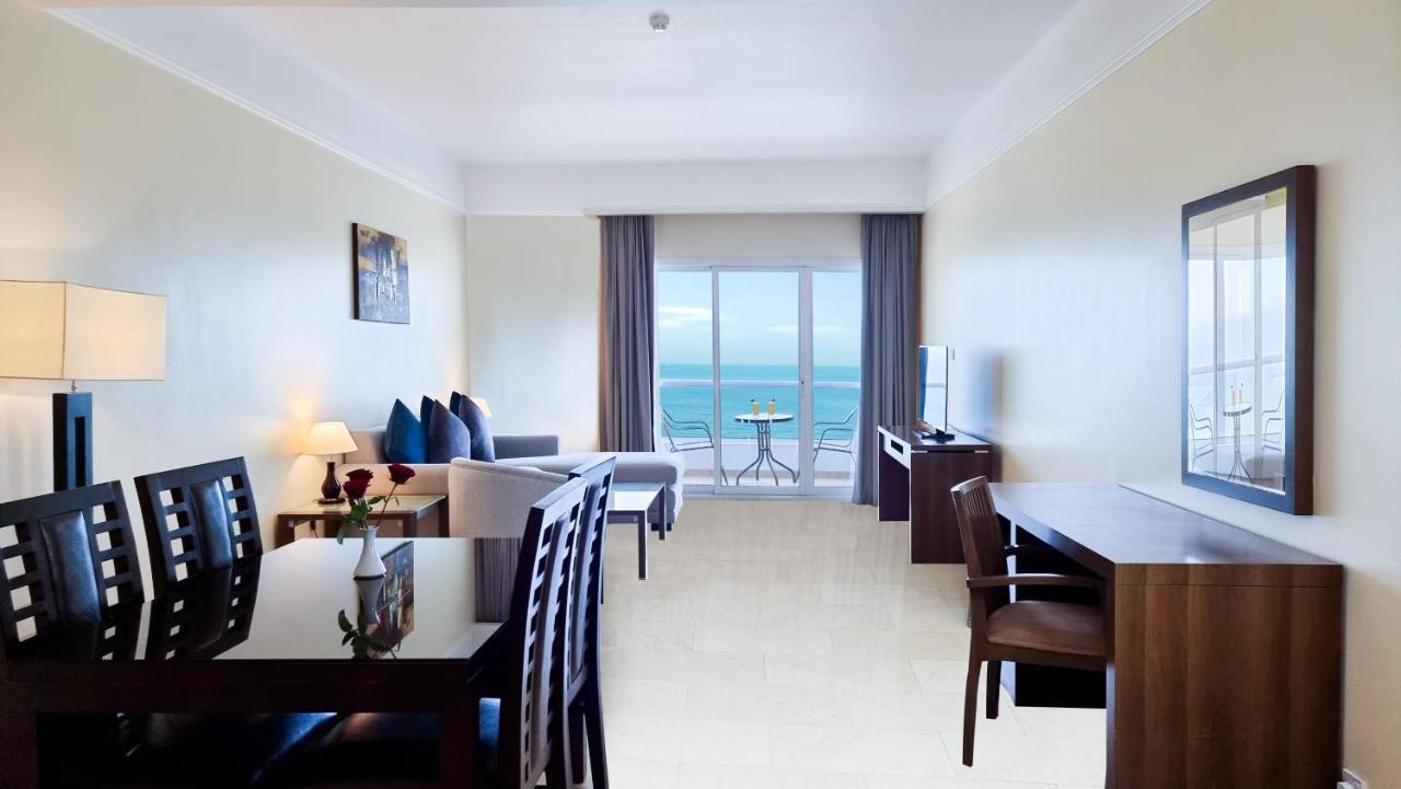 รามาดา บาย วินด์แฮม บีช โฮเต็ล อาจิมาน Hotel อัจมาน ภายนอก รูปภาพ