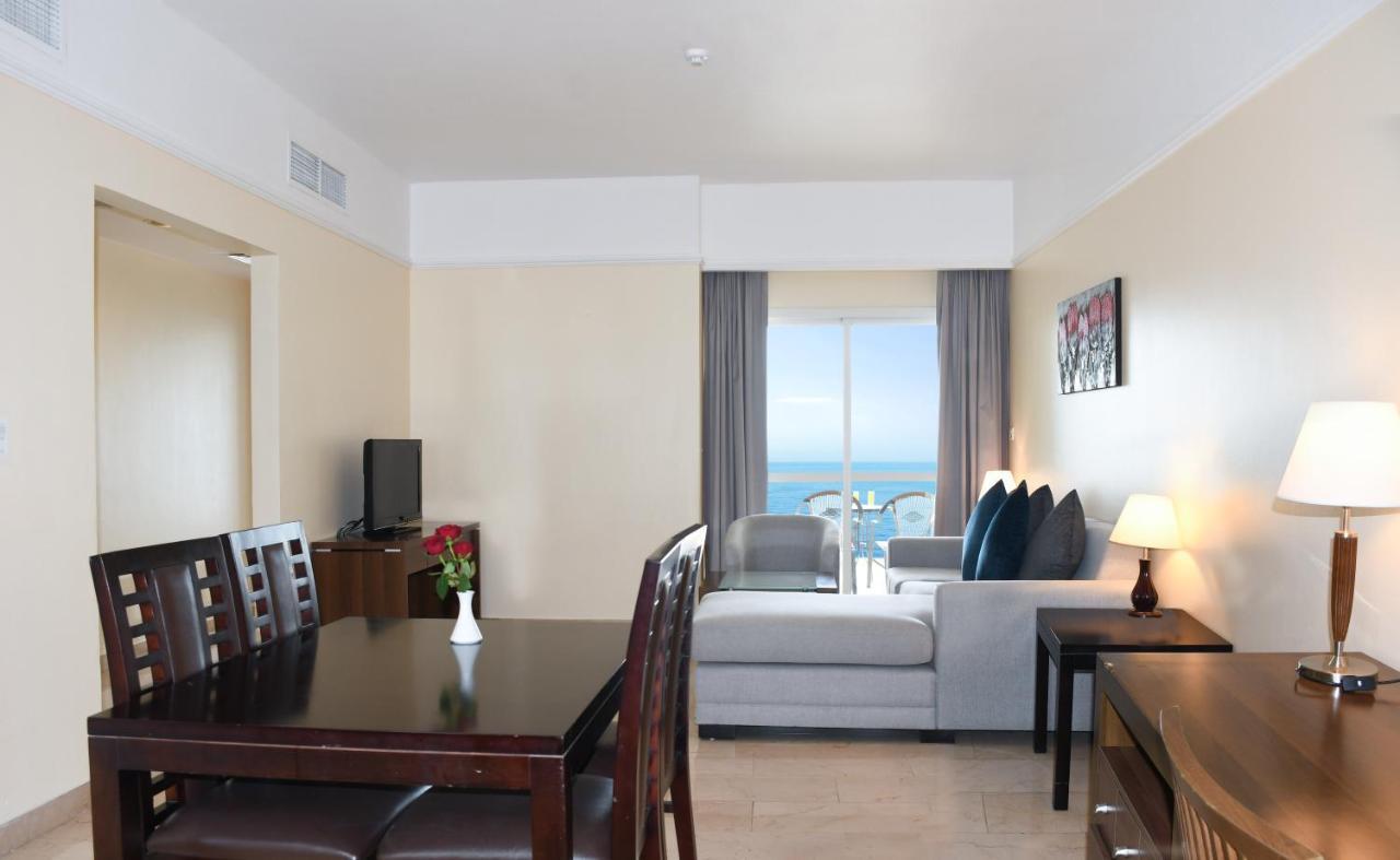 รามาดา บาย วินด์แฮม บีช โฮเต็ล อาจิมาน Hotel อัจมาน ภายนอก รูปภาพ