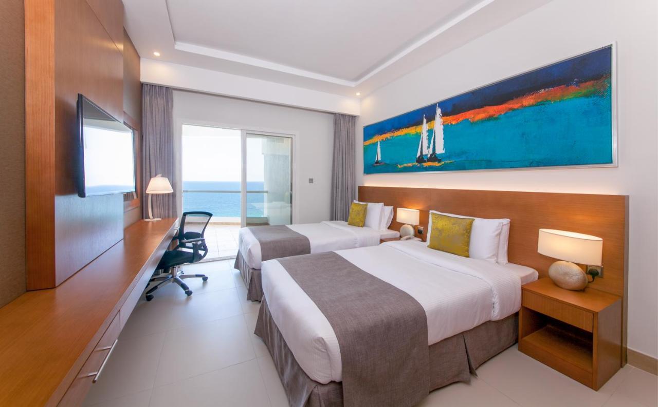 รามาดา บาย วินด์แฮม บีช โฮเต็ล อาจิมาน Hotel อัจมาน ภายนอก รูปภาพ